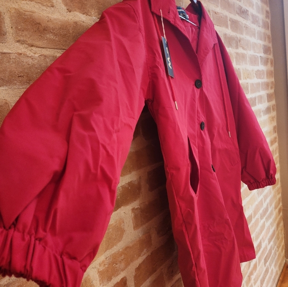 Windbreaker Red Raincoat / Wind Protectant Jacket with Black Buttons NWT Sz M - Picture 11 of 11